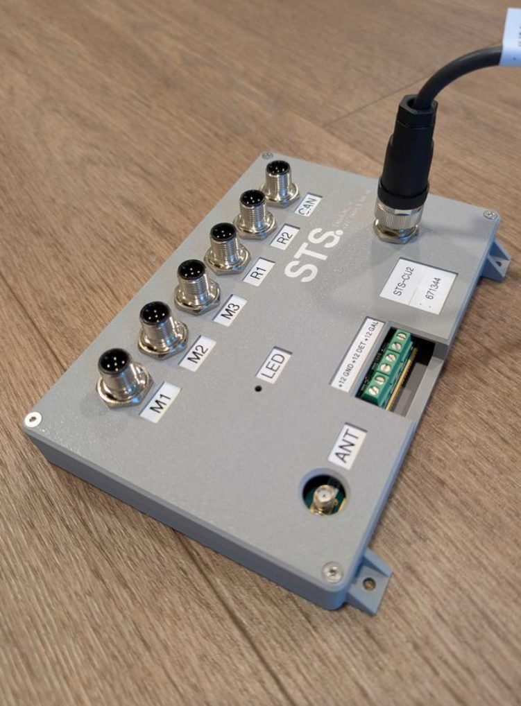 The CU2 control unit with M12 connectors for locks, relays and CAN
